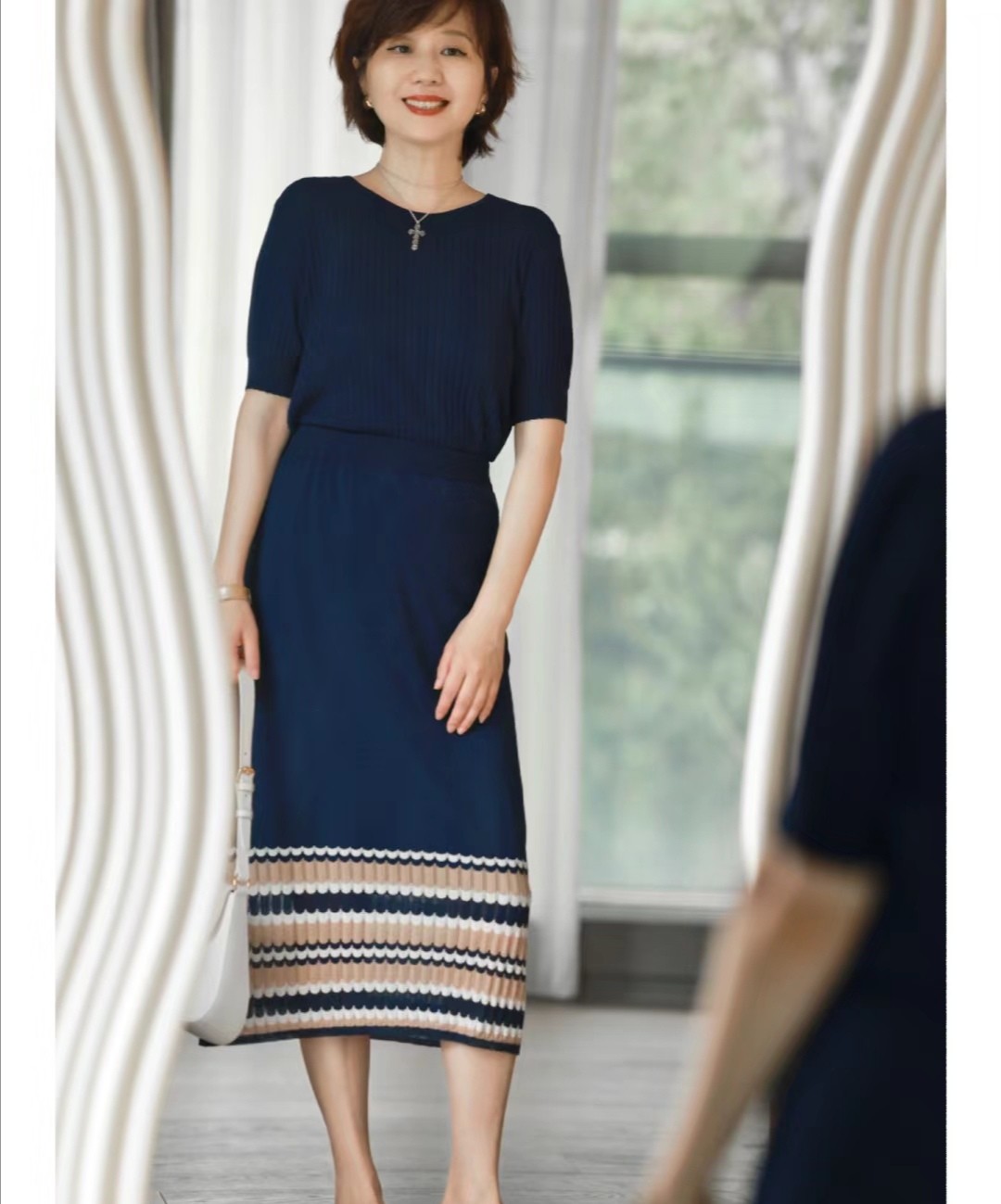 中年女人短卷发最新发型,中年女性好看的短发卷发发型