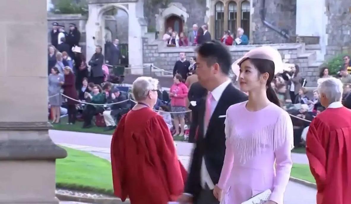 章泽天刘强东事件解说,章泽天携手刘强东出席英国皇室