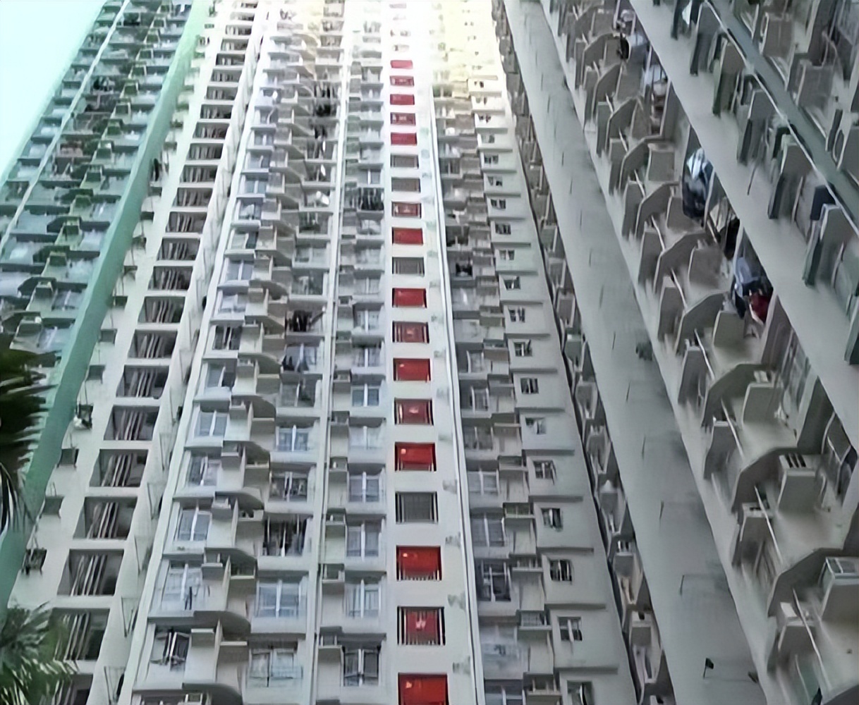 香港居民楼挂五星红旗图文,香港居民楼五星红旗