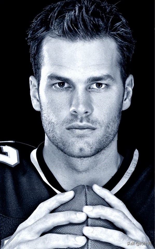 橄榄球性感*男猛**喊话马斯克：把我的“糗照”从推特删掉