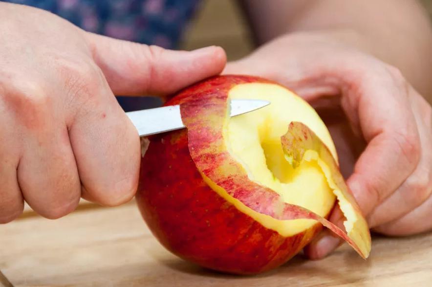 肚子饿吃苹果会伤胃吗为什么呢,每天晚上睡觉前吃苹果会不会伤胃