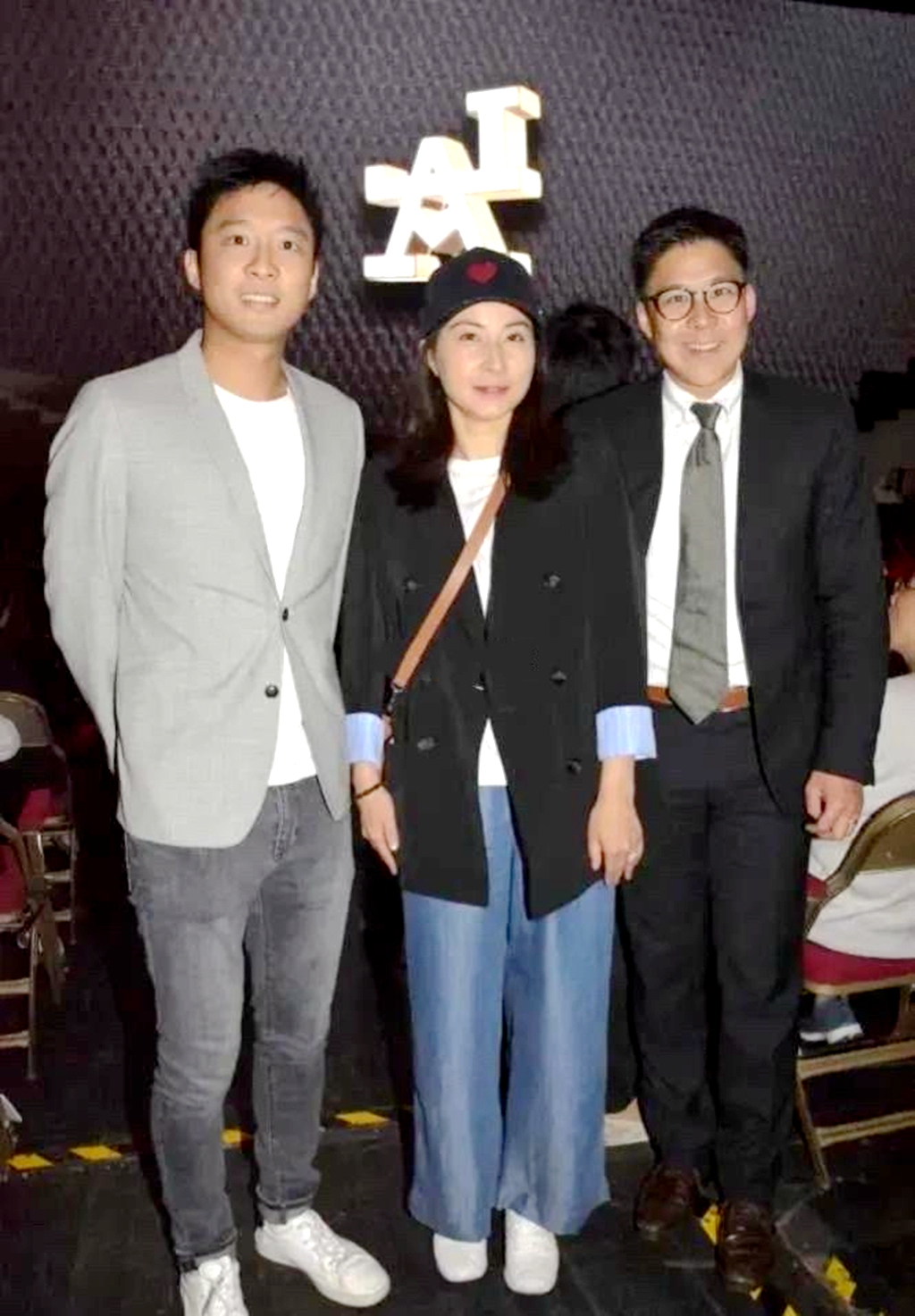 霍启山看香港足球队,霍启山看足球比赛