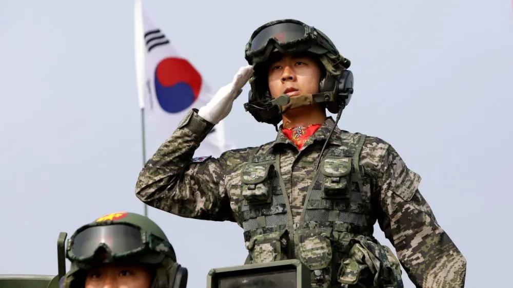 被上级性侵、被战友霸凌，韩国女兵在新婚之夜自杀