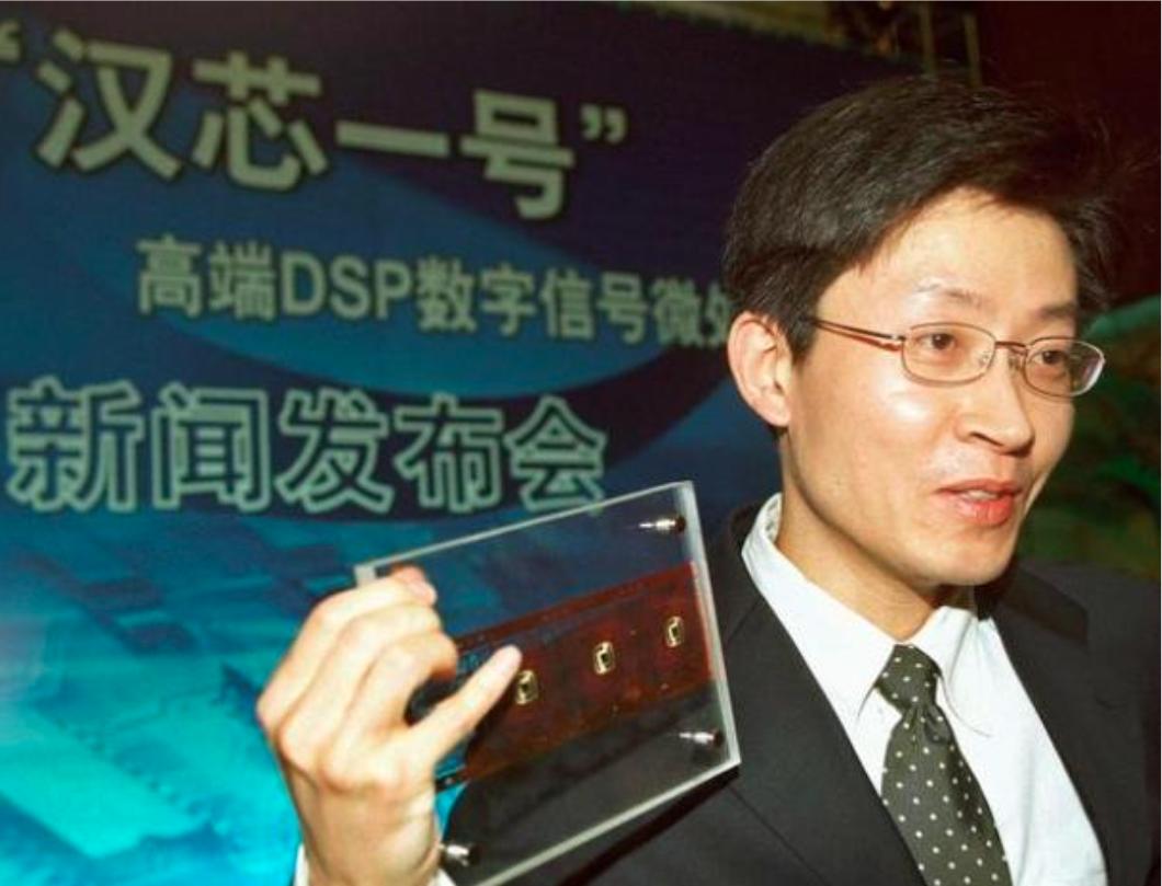 赴美留学博士,用一张砂纸骗走11亿科研经费,让中国芯片停滞13年