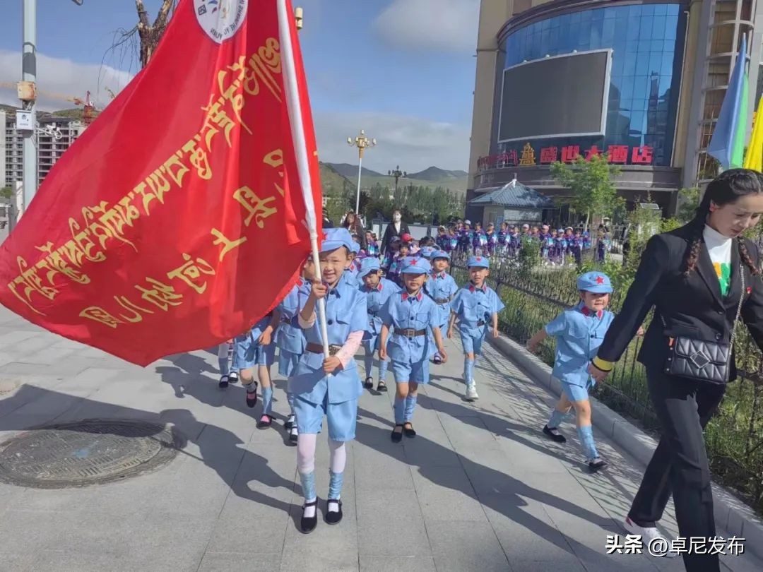 聆听红色故事传承红色精神幼儿园,参观红色教育基地的系列活动名称