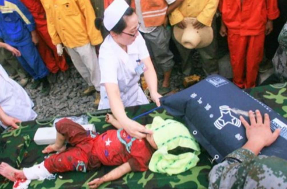 温州动车事故2岁小女孩获救,11年前温州动车事故中失去父母