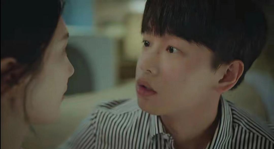 一集翻车，两集接吻，这剧的工业糖精真的不甜