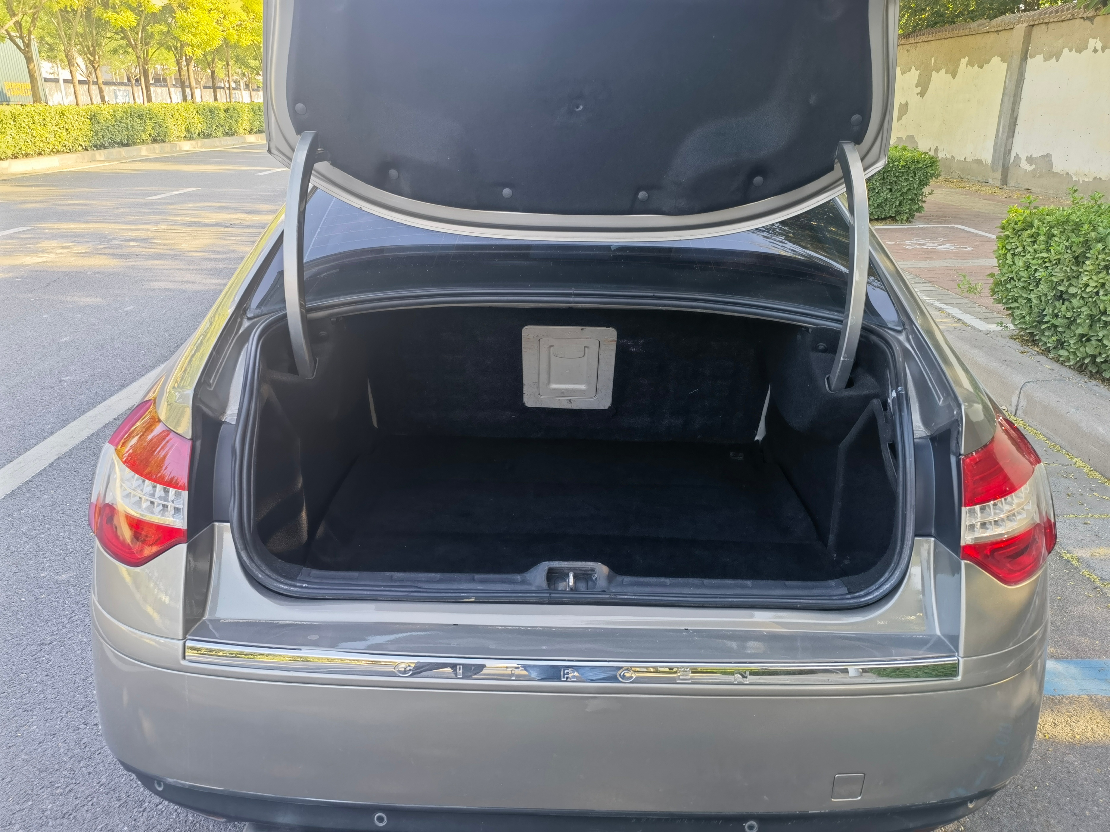 11年的雪铁龙c5还值得买吗,2.0的雪铁龙c5值得买吗