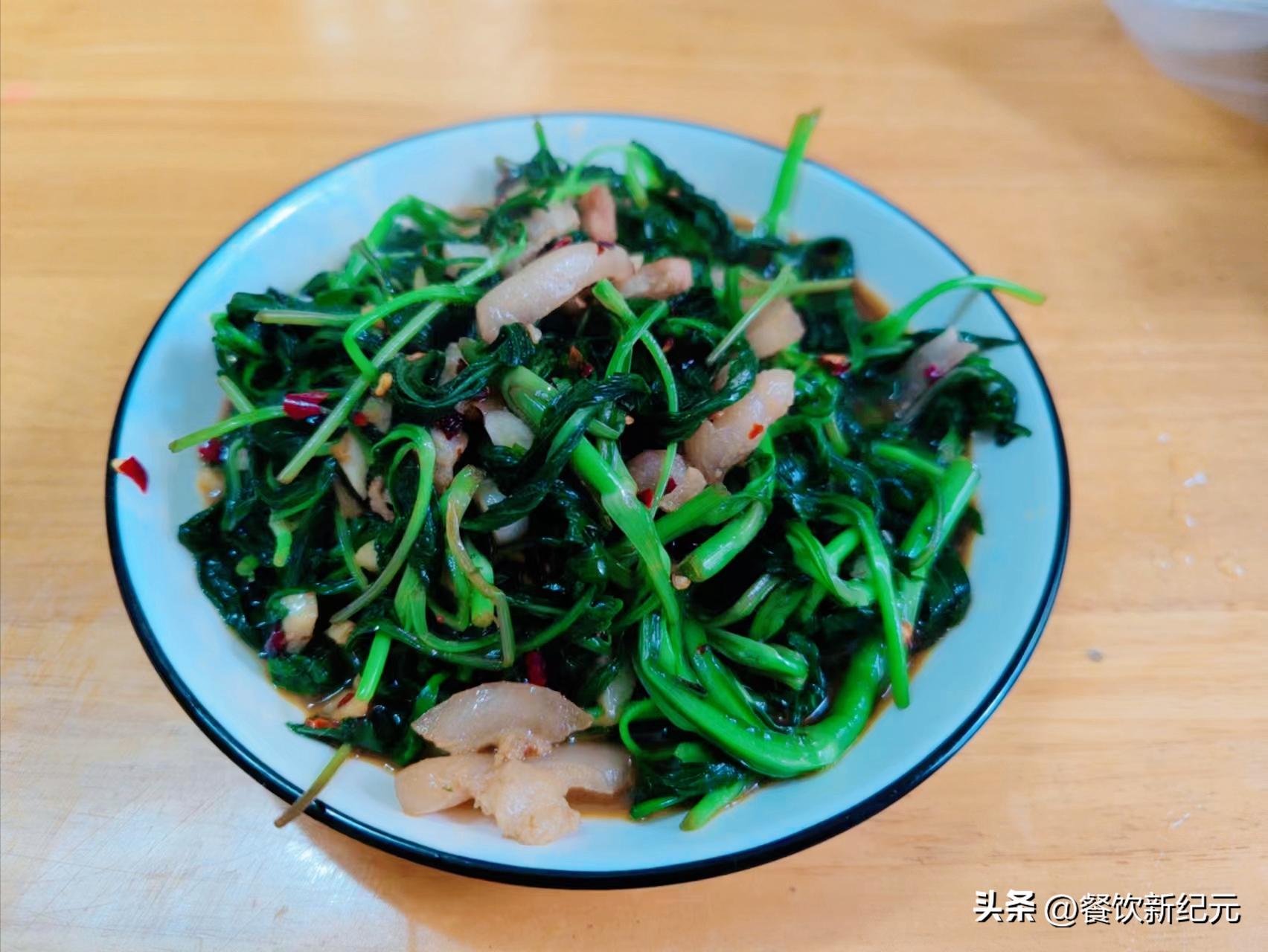 这菜是野菜中的“榴莲”，可惜很多人当草，随手一煮，营养又美味