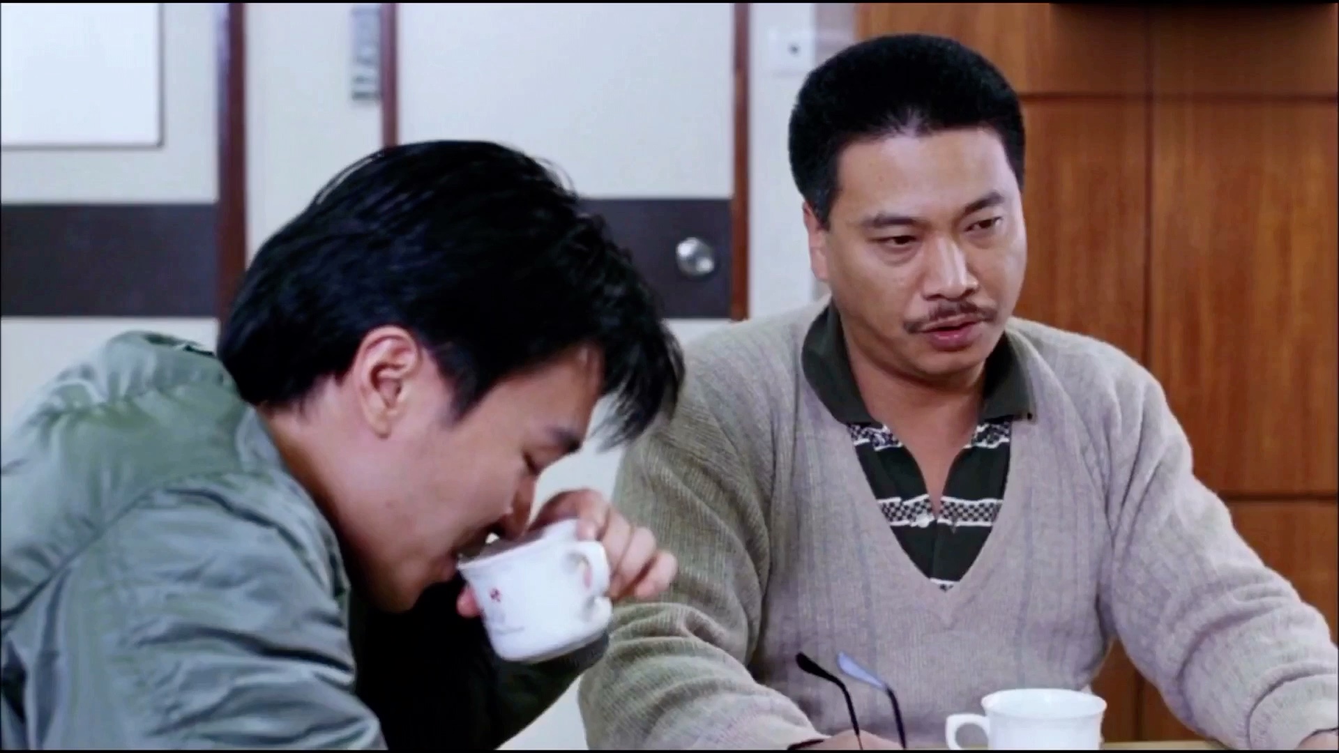 吴孟达黄金配角无奈哭的片段,吴孟达黄金右脚被打断