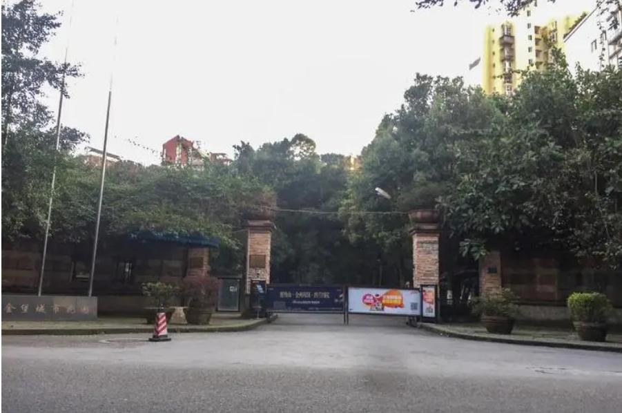 重庆曾经这些高档别墅小区涨不起、卖不动！现今沦为农家乐、出租