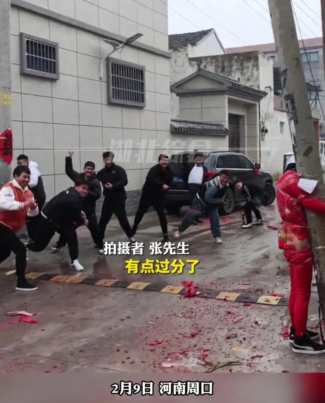 河南周口，整筐鸡蛋，一下砸向新郎，过度的婚闹何时休