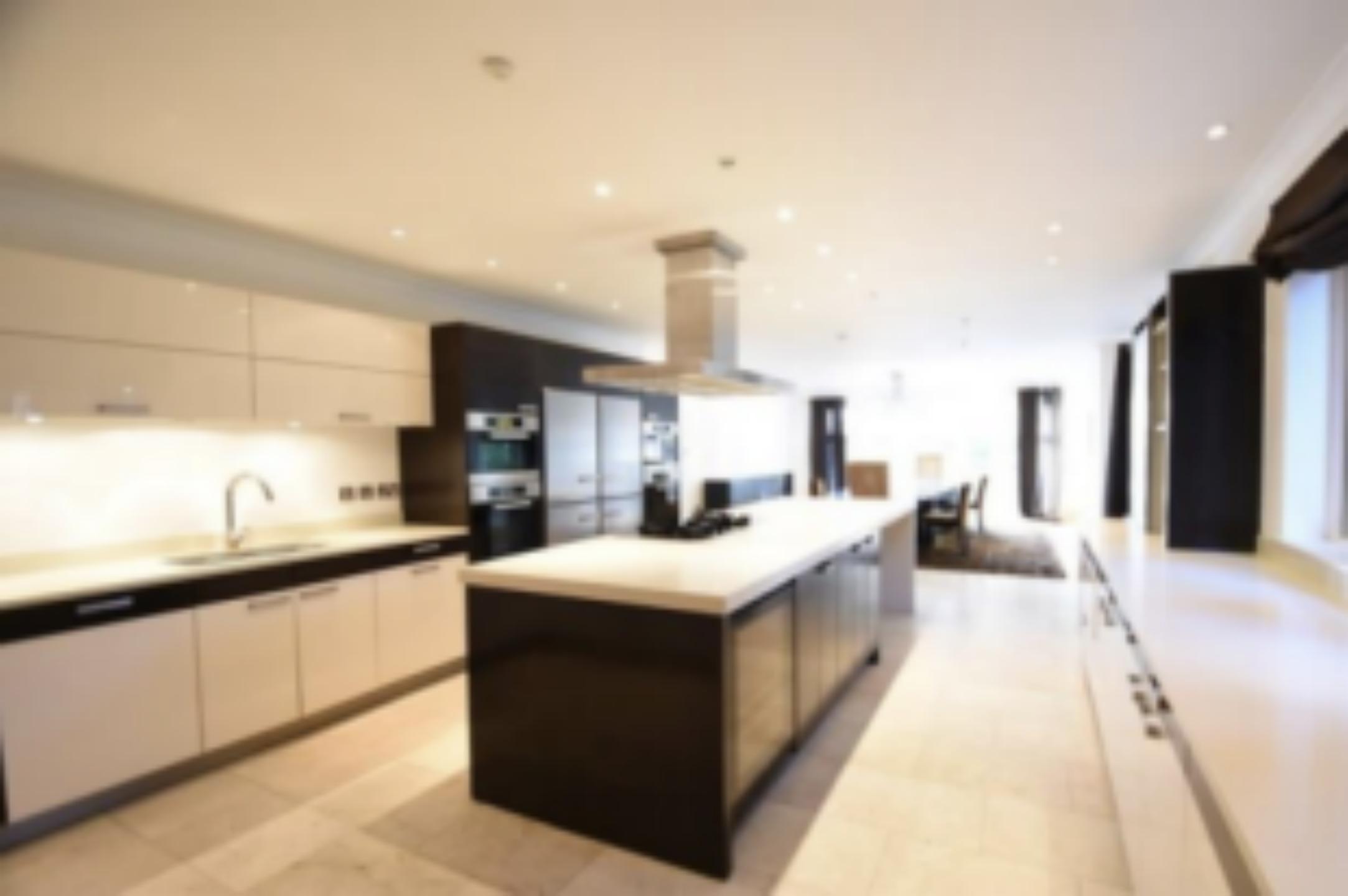 贝克汉姆和c罗谁有钱,贝克汉姆和c罗谁商业价值大