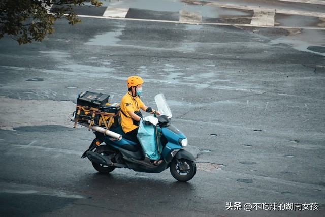 美团月薪过万真的还是假的,美团外卖工资到底怎么算