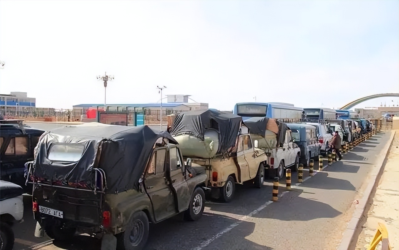 蒙古国距离中国的呼和浩特市多远,蒙古国离中国多少公里