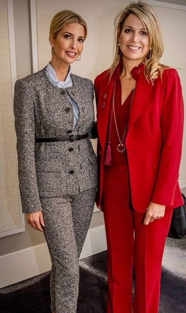 荷兰王后红毯裙,荷兰王后穿格子斗篷