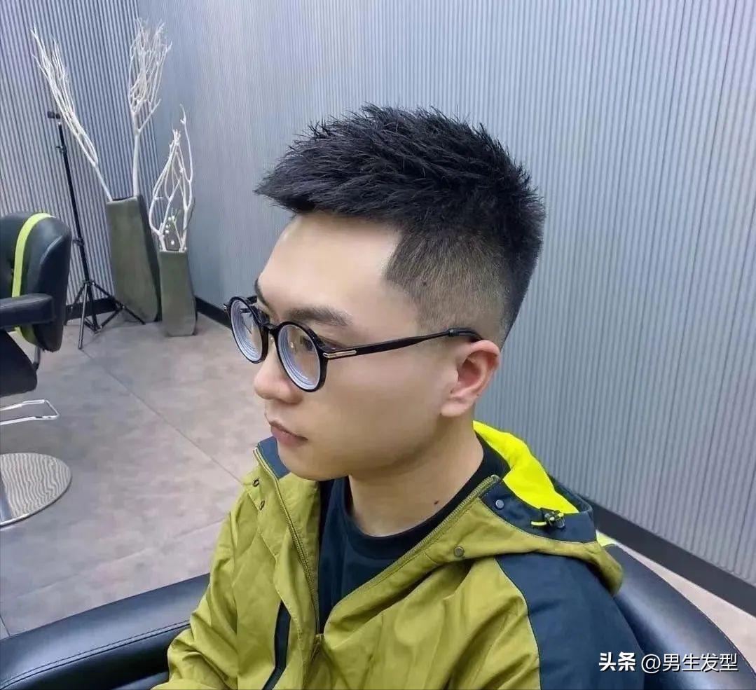 男生剪前刺头发型,男生剪发型好看简单