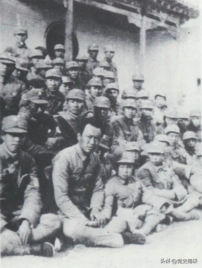 *兰夫乌**：被誉为草原之子的开国上将，打响内蒙古民族武装抗日第一枪，周总理赞他是解决难题的能手