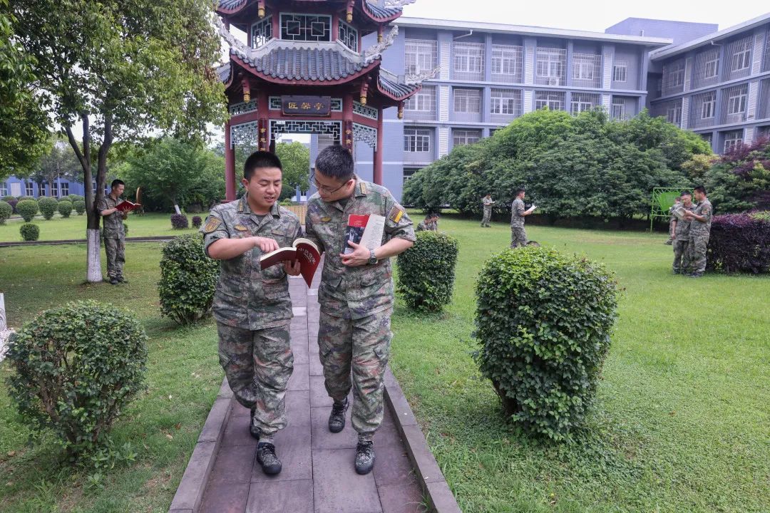 军营青春视频,镜头下的军营青春岁月