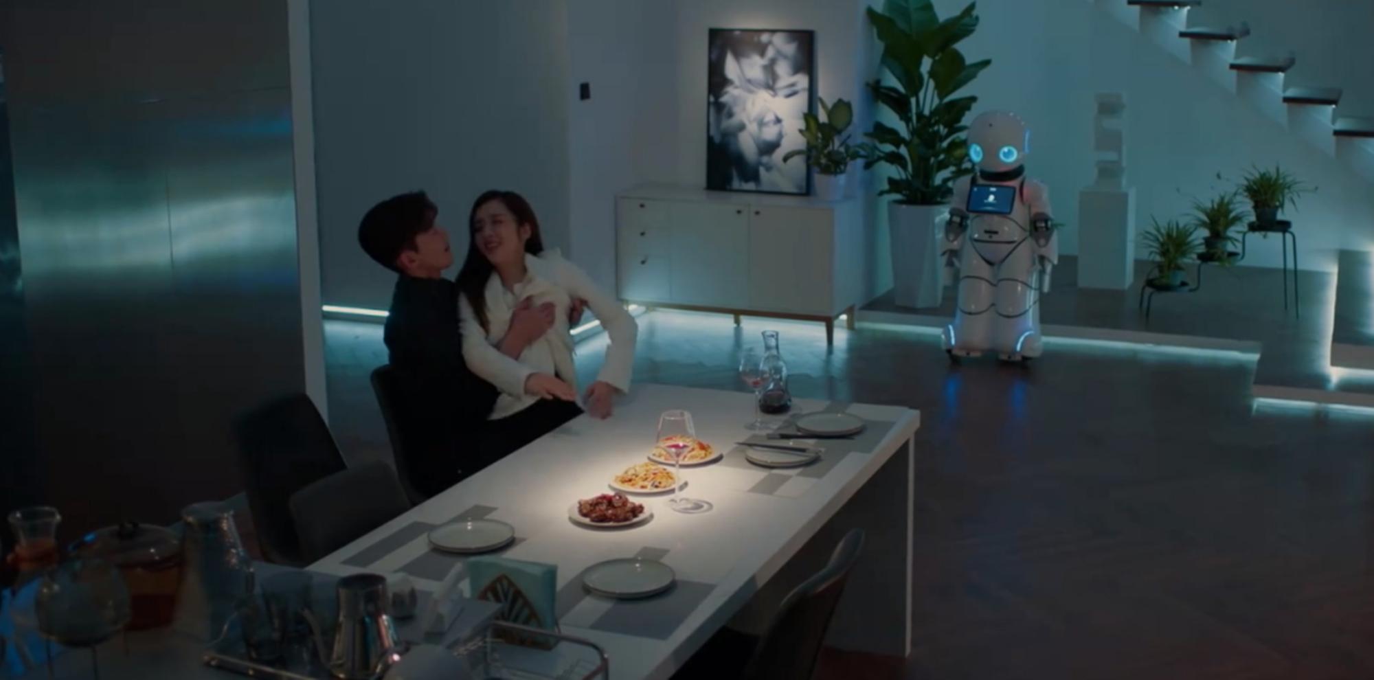 52岁演少女,借拍戏之名行咸猪手,影视圈这些畸形现象,该改改了