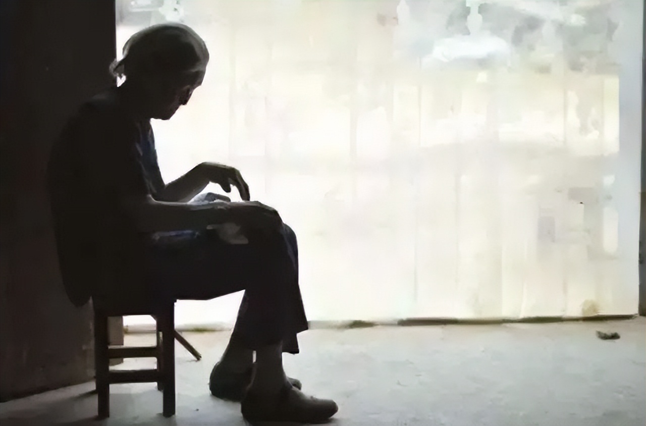 照顾卧床老人神器,护理瘫痪老人最实用的神器有哪些