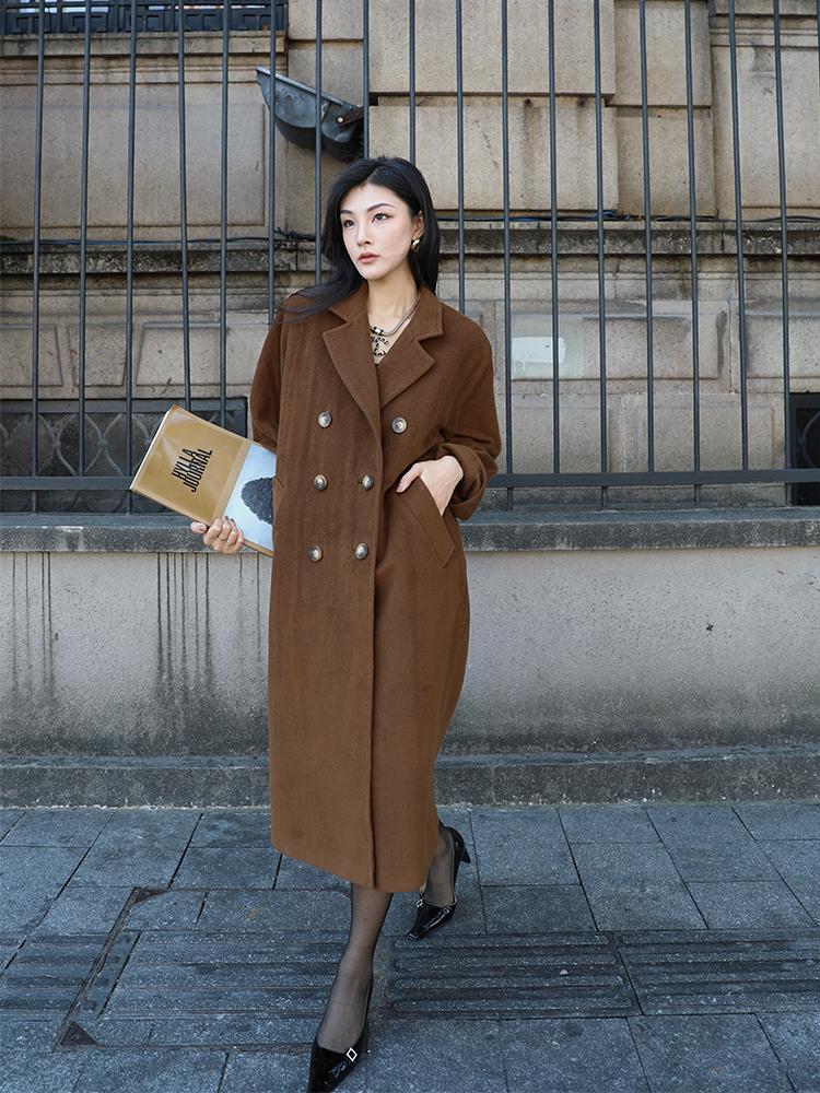 到了一定年纪不要穿廉价衣服,秋冬就要穿羊绒大衣