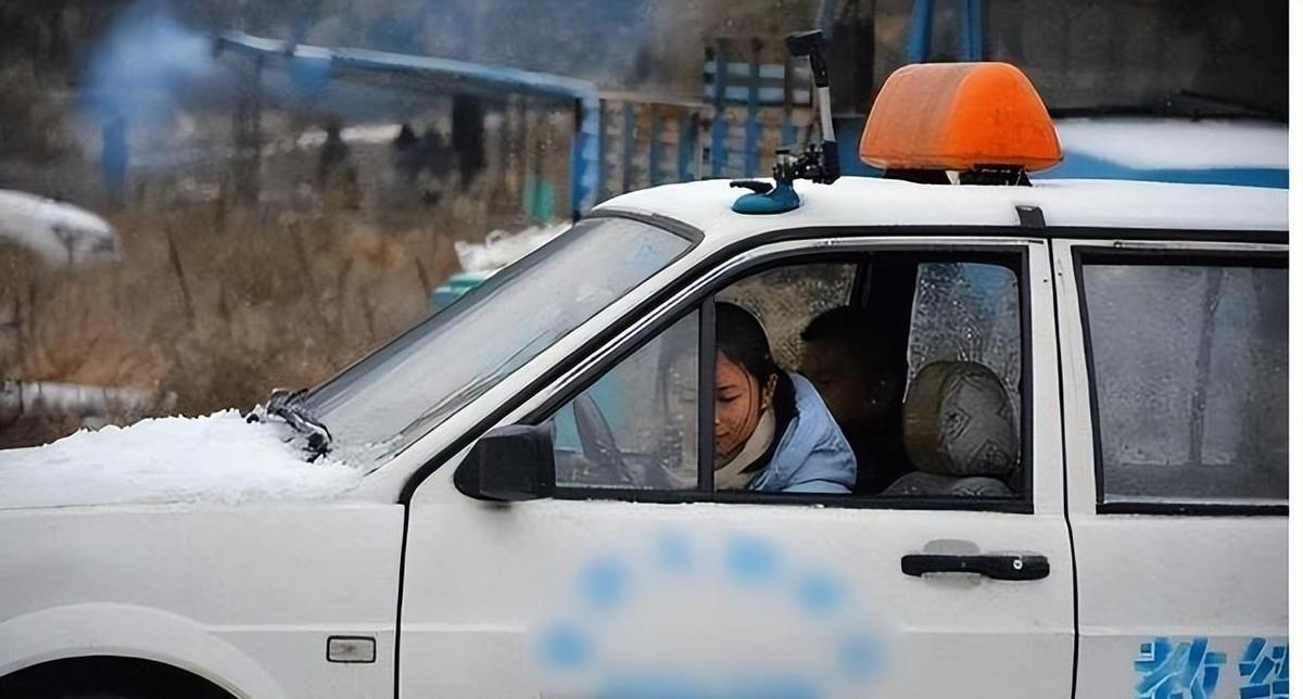 18岁男生被驾校女生教练猥亵,下半身被咬出血:那个女人就像疯狗