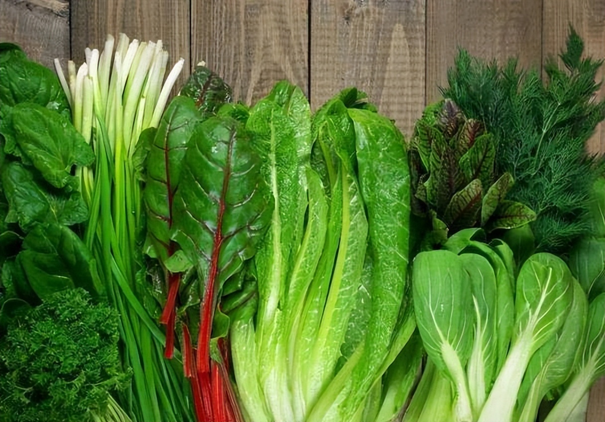 腿脚不好的老年人吃什么营养品好,中老年多吃这种食物双腿有劲