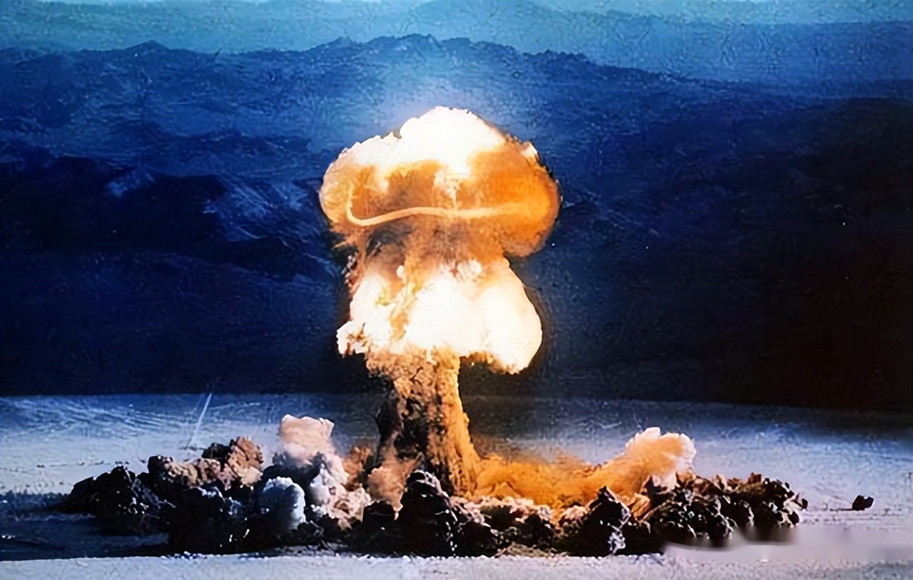 她是*弹核**女王，曾为美国造原*弹子**，墓碑却刻着：一个永远的中国人