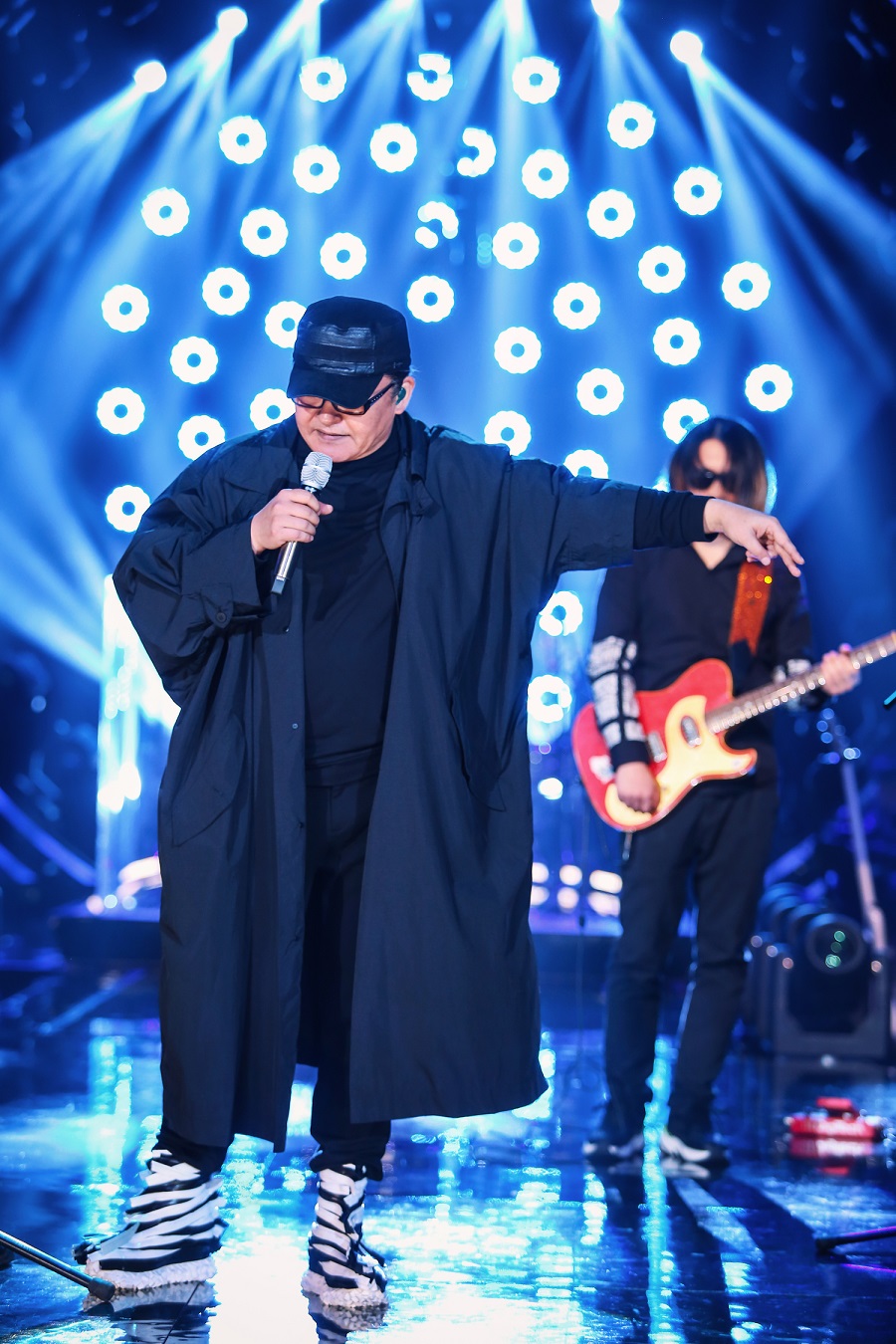 好声音停播!才知刘欢宁可违约的正直背后，是那英连任七季的贪婪