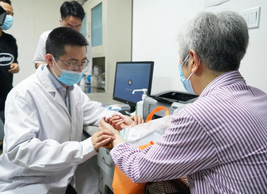 头颈部爱出汗,头部容易出汗中医认为是什么原因