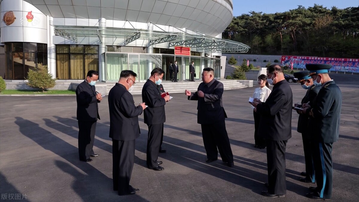 实拍朝鲜街道的情况，被美国制裁这么久，朝鲜人如今过的怎么样？