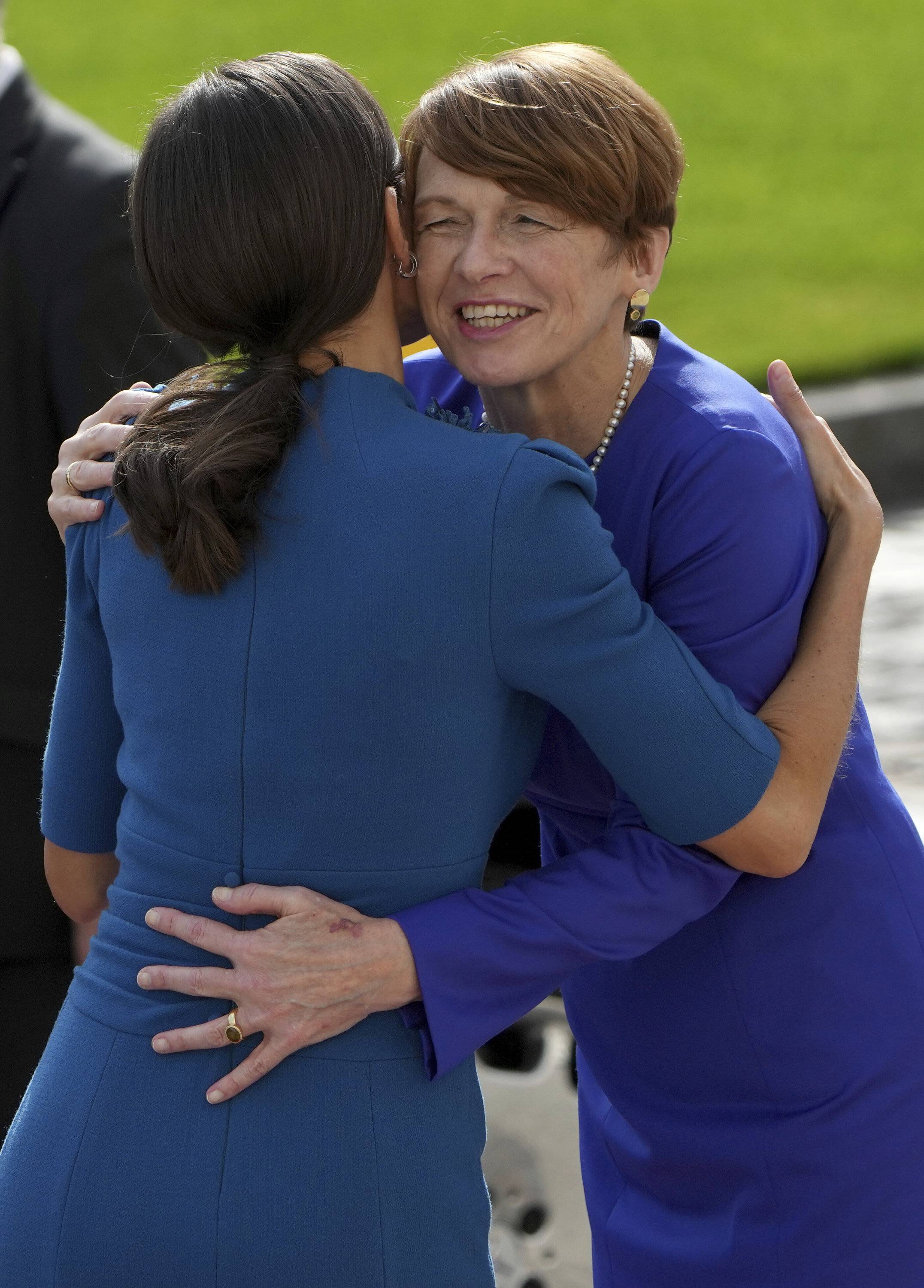 莱后德国行穿搭全记录，衣品和颜值一样飘忽不定，珠宝是最大亮点