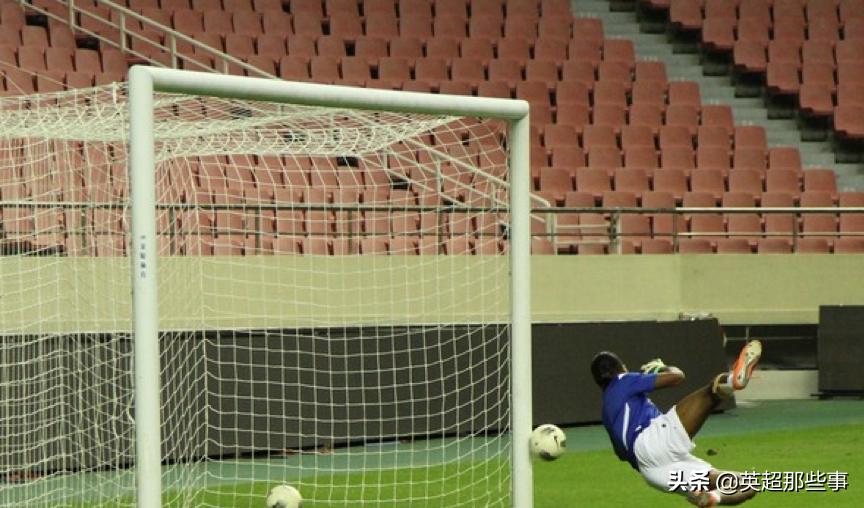 德罗巴扛住后卫进球,德罗巴守门员