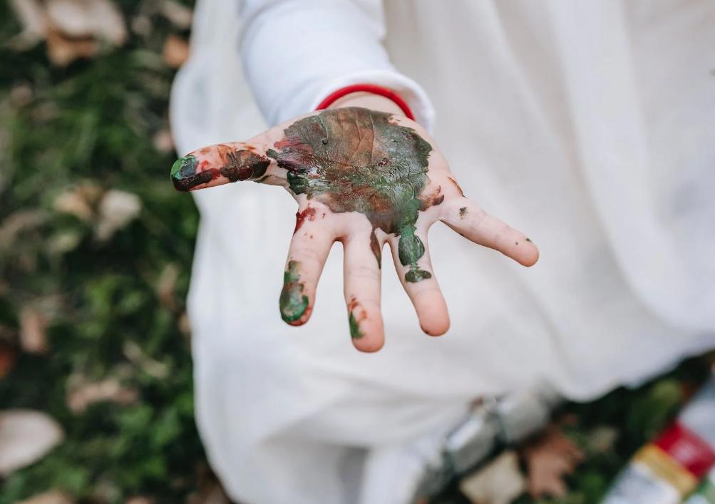 儿童时期遭受心理虐待会对个体之后的发展有何影响？