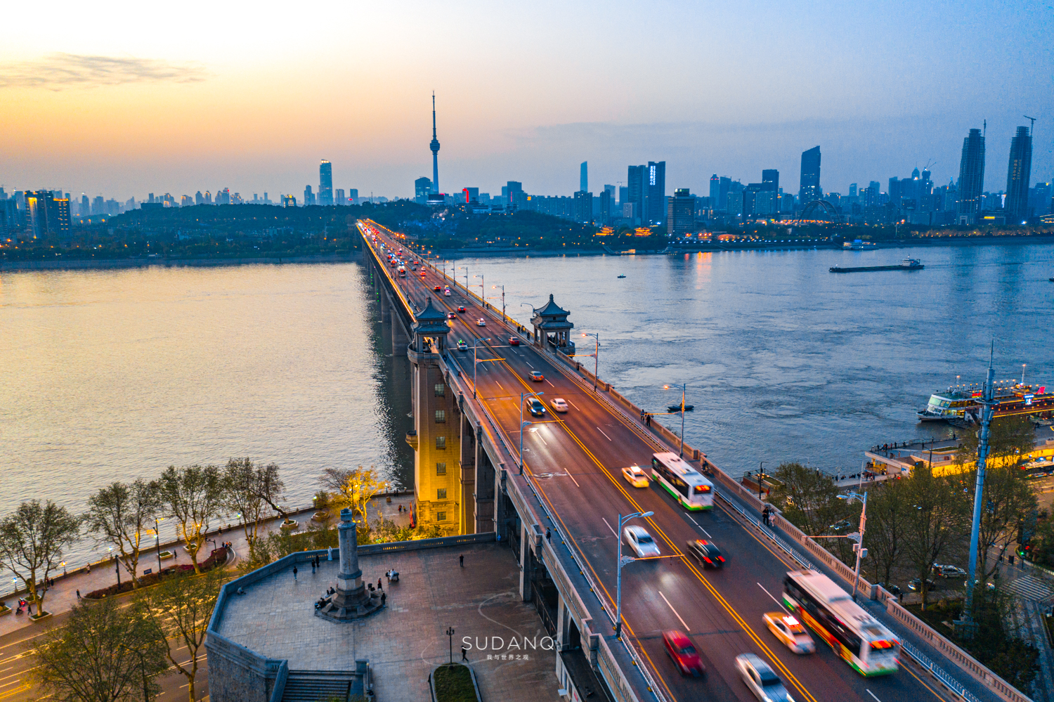 武汉建桥实力世界第一,武汉第一座长江大桥始建于哪一年