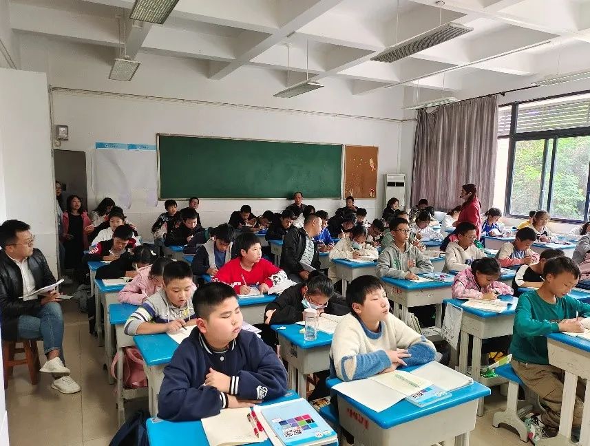 万州三中江南校区最近视频,万州第三中学江南校区