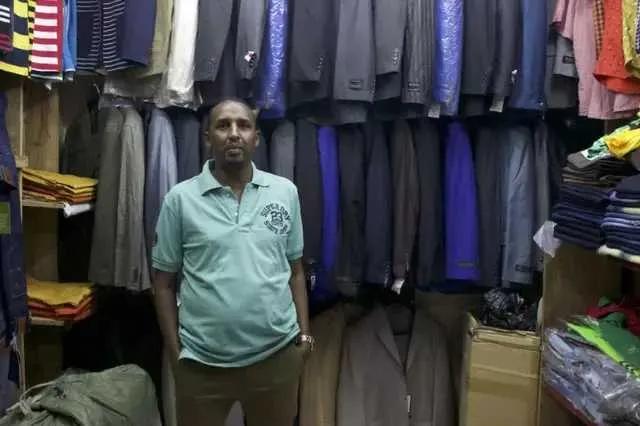 中国人捐赠的旧衣服到了非洲变成什么样了？