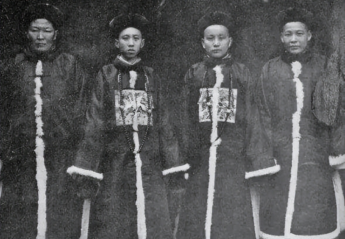 清朝灭亡后太监都去哪了,清朝灭亡后宫里的太监都去哪了