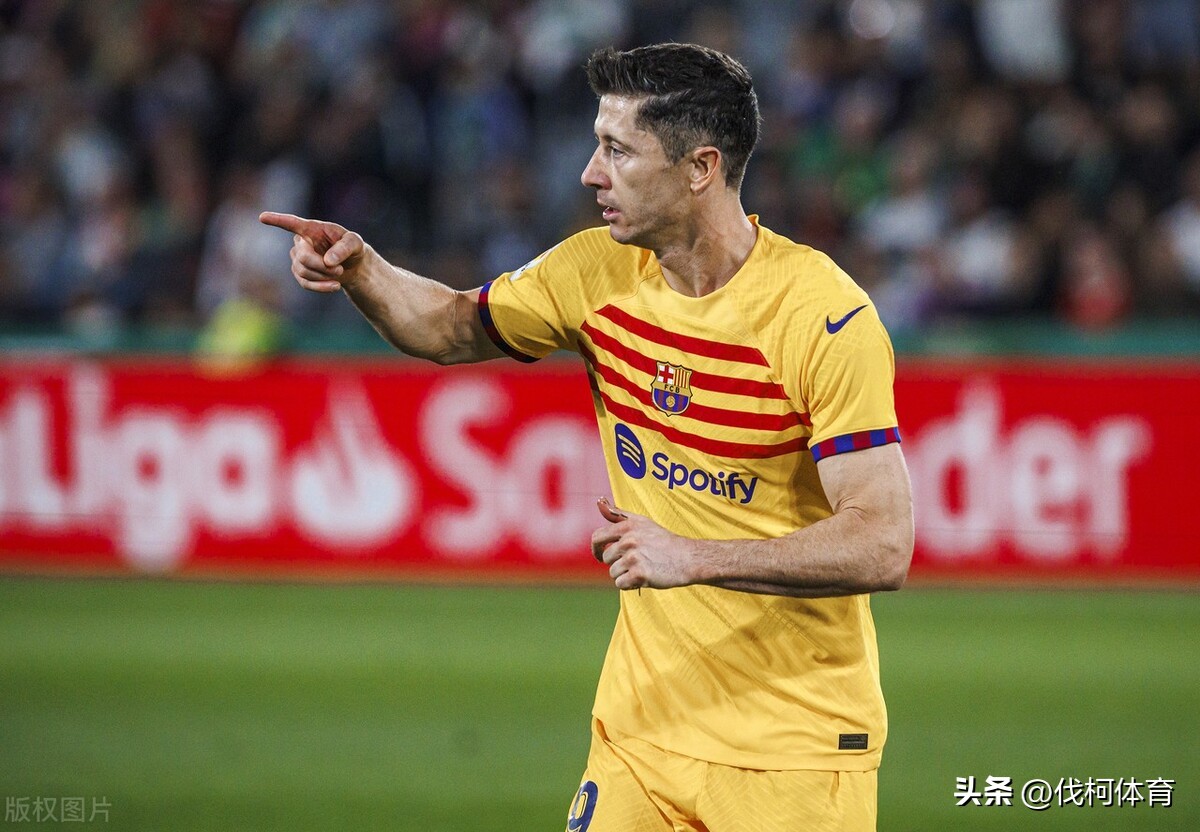 莱万波兰神锋壁纸,波兰神锋莱万比赛