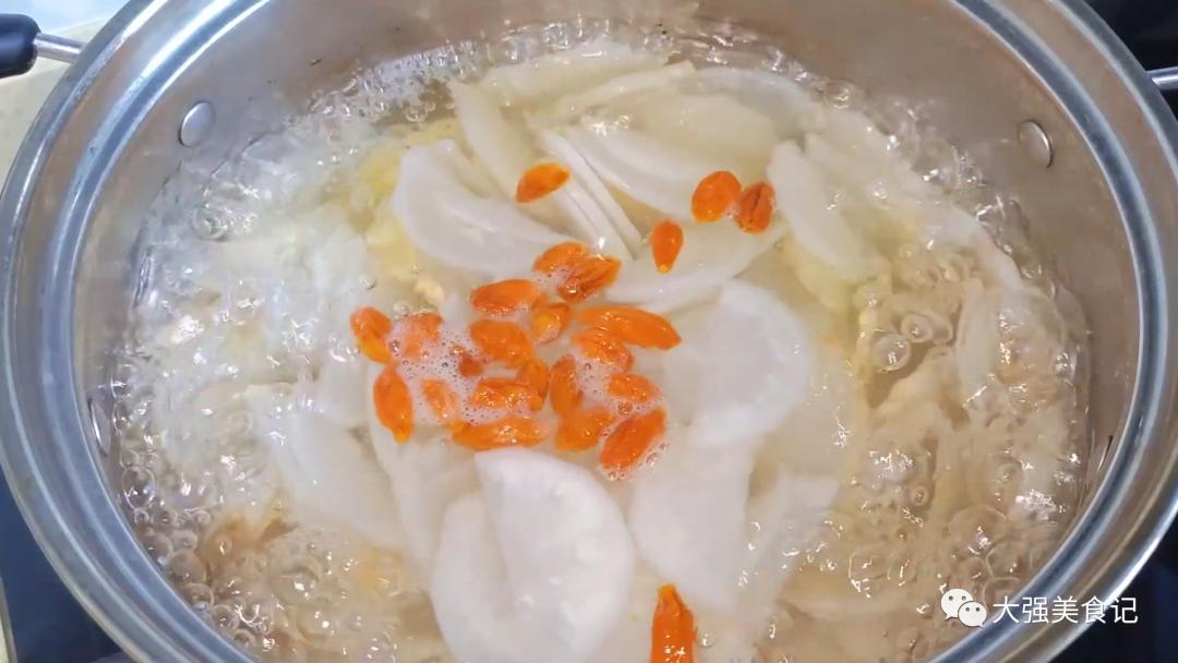 喉咙痒就咳嗽喝什么汤止咳,阳了之后干咳吃什么止咳效果最好