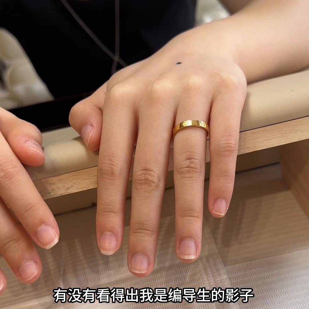 女大学生认真搞钱的一天！欢迎收看我的美甲店工作Vlog...