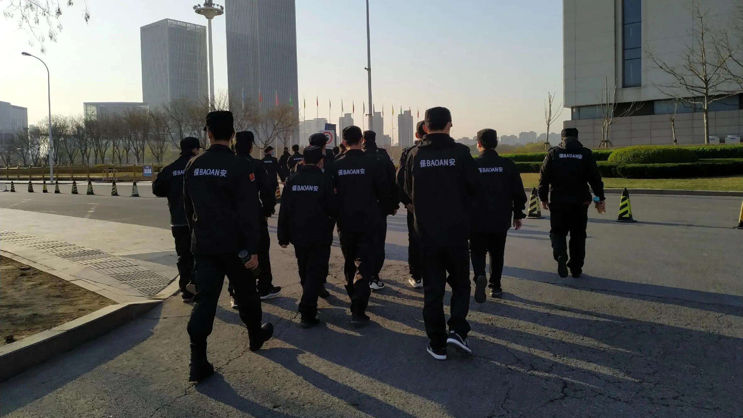 我辞去保安高薪工作，做旧衣回收一年亏损15万，如今欲哭无泪