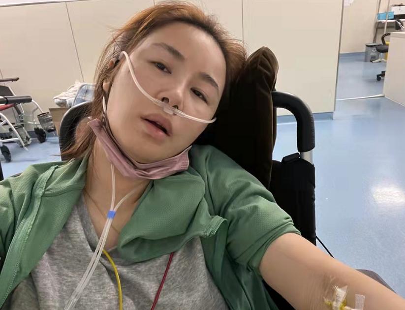 李呈媛人生大事,鄢颇与妻子李呈媛的全家福