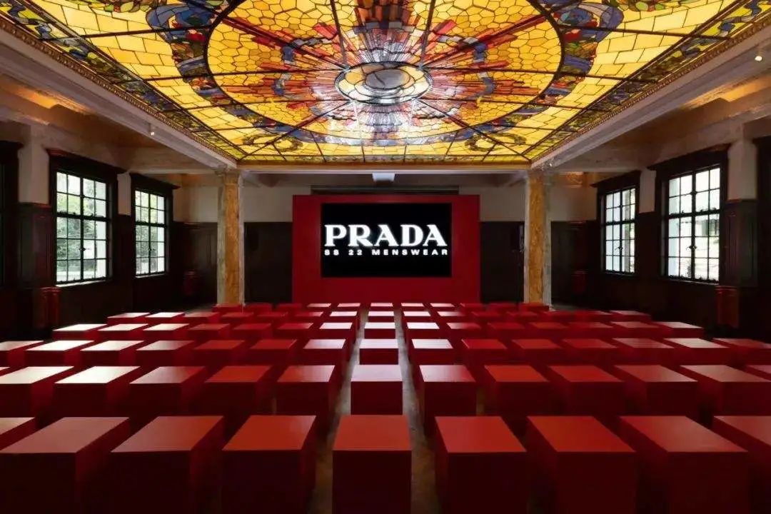 英国零售巨头再次增持HugoBoss；杭州大厦店庆销售额创新高…