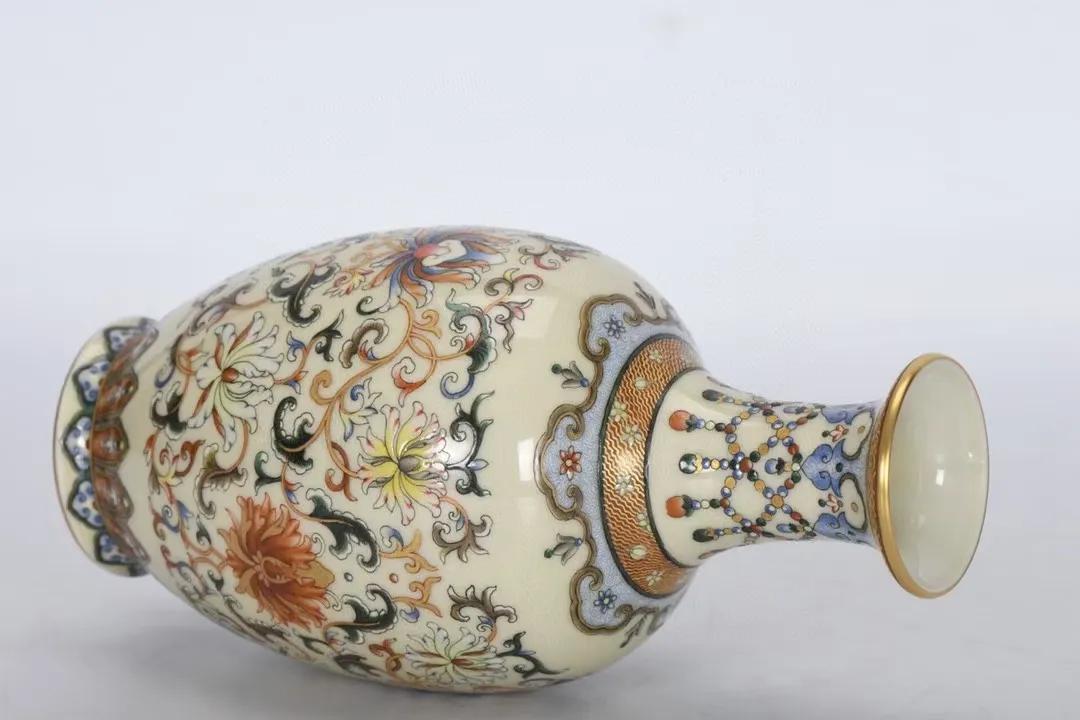 大明宣德青花描金缠枝莲纹玉壶春,清乾隆青釉描金缠枝莲壁瓶