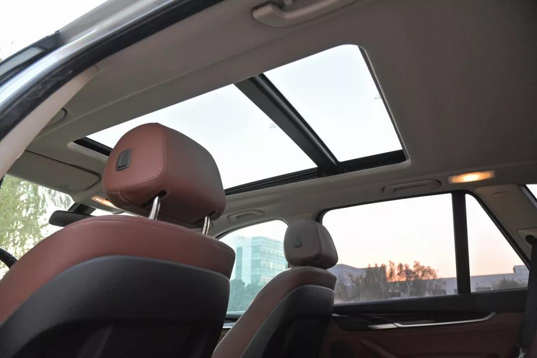 二手宝马x5黑武士顶配14款价格,银灰色二手柴油版宝马x5