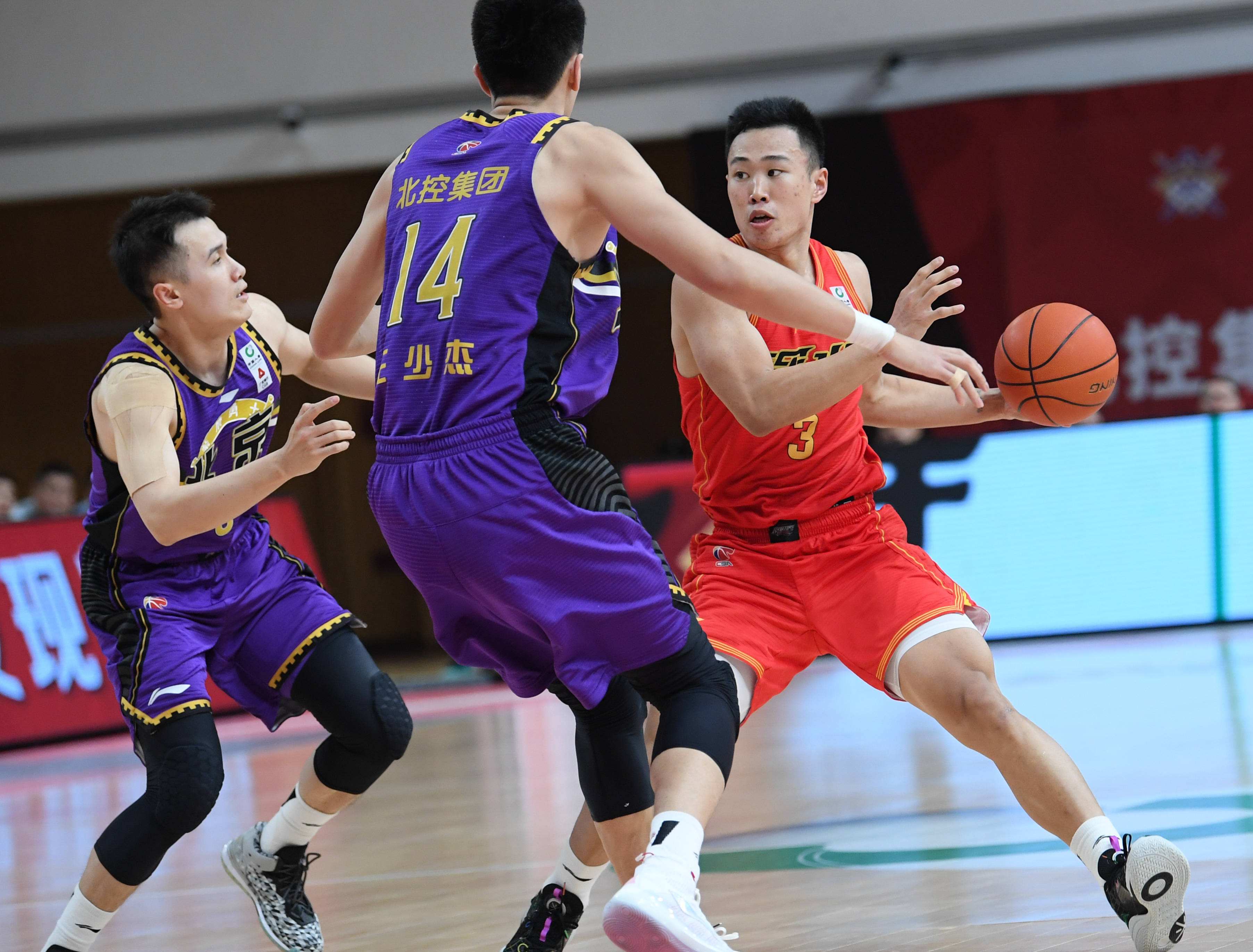 2021-2022赛季cba抢断王,2016-2017cba赵继伟绝杀