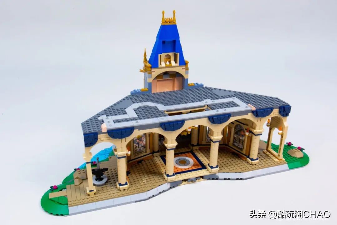和迪士尼城堡一样高的乐高,和迪士尼乐园相似的城堡