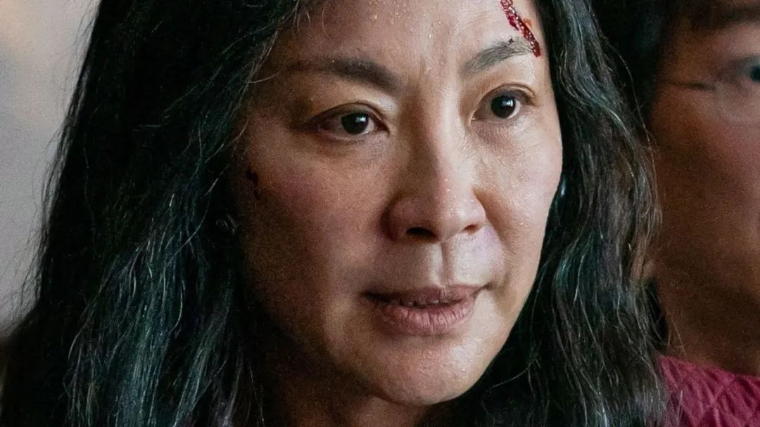 杨紫琼高定礼服闪耀戛纳红毯,杨紫琼携手老公亮相奥斯卡红毯